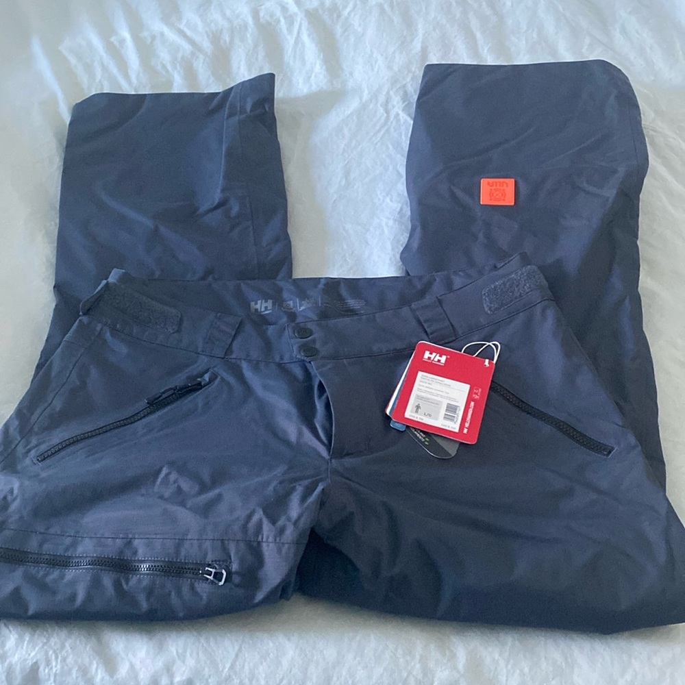 Helly Hansen Sogn Cargo Snowboard Pants. Size Large